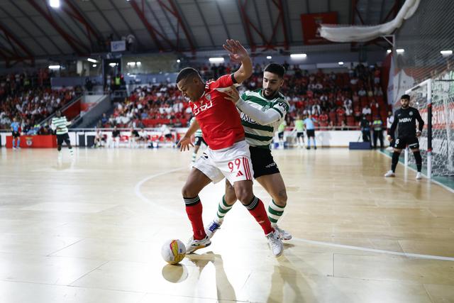 Herói de 20 anos deixa bicampeonato do Benfica a uma vitória