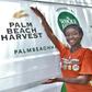 Lily é uma das voluntárias mais jovens (22 anos) e mais ativas da 'Palm Beach Harvest' - Foto: MIGUEL NUNES