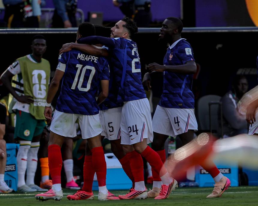 Franceses bateram o Senegal por 3-1 na ronda inaugural