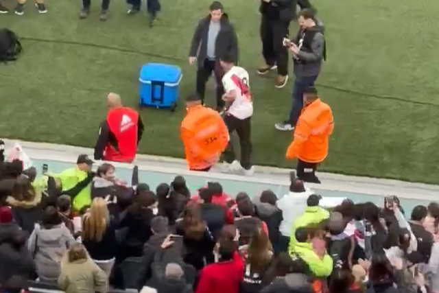 Argentinos entoam cântico racista durante homenagem a Enzo Fernández