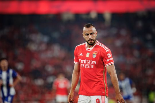 Corinthians sobe proposta por Arthur Cabral, mas Benfica quer mais