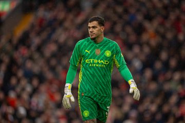 Ex-Benfica tenta pôr Ederson na Arábia e substituto está no FC Porto