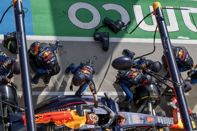 Verstappen irritado com estratégia da Red Bull: «Que vão todos à m****!»