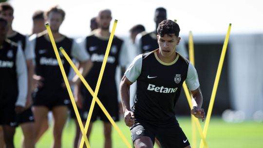 Sporting: Mateus Fernandes vai dar muita luta no miolo