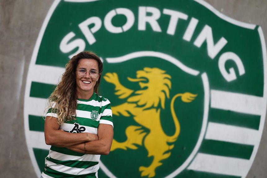 Ana Capeta continua no Sporting