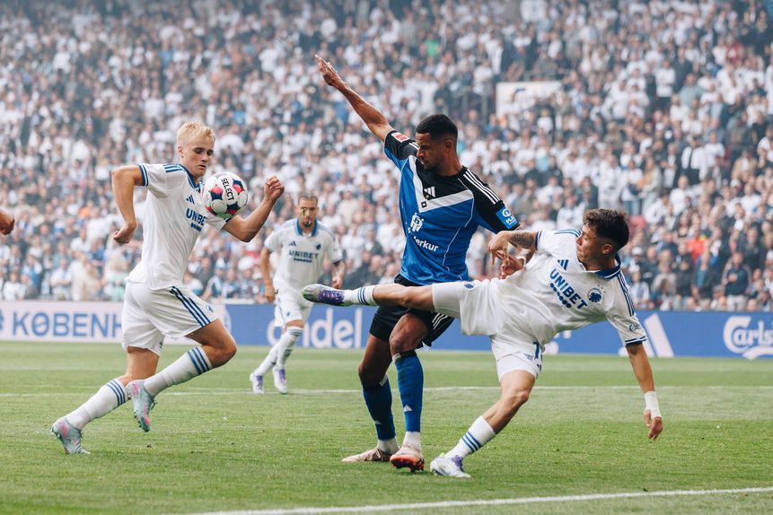 Victor Froholdt, em ação diante do Hamburgo, pelo FC Copenhaga