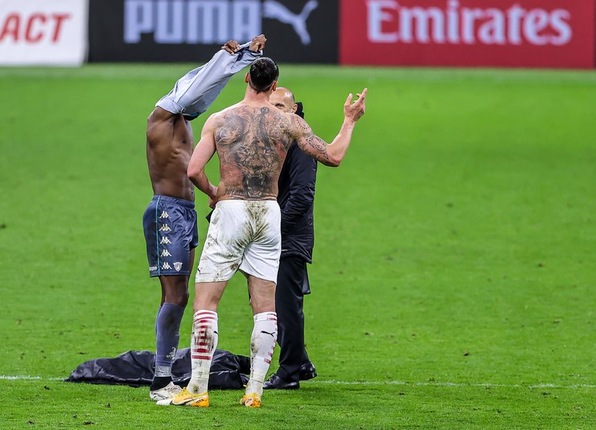 Zlatan Ibrahimovic a jogar pelo Milan em 2023, com 41 anos