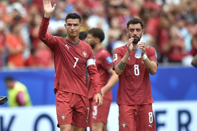 Bruno Fernandes e Cristiano Ronaldo (Foto: Miguel Nunes)