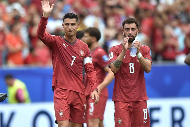 Bruno Fernandes e Cristiano Ronaldo (Foto: Miguel Nunes)