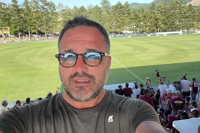 Jornalista desportivo italiano assassinado a tiro e carbonizado