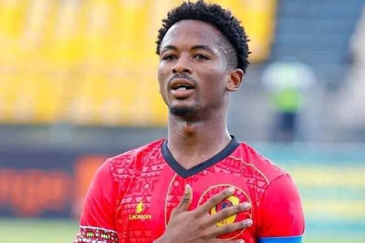Hossi com a camisola da seleção de Angola - Foto: D. R.