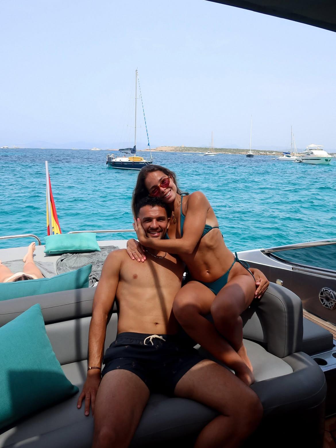 Gonçalo Ramos e a noiva Margarida nas Ilhas Baleares, em Espanha (Foto: Instagram/maguigas)