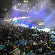 Autocarro com comitiva argentina saudado por multidão - Foto: AFA