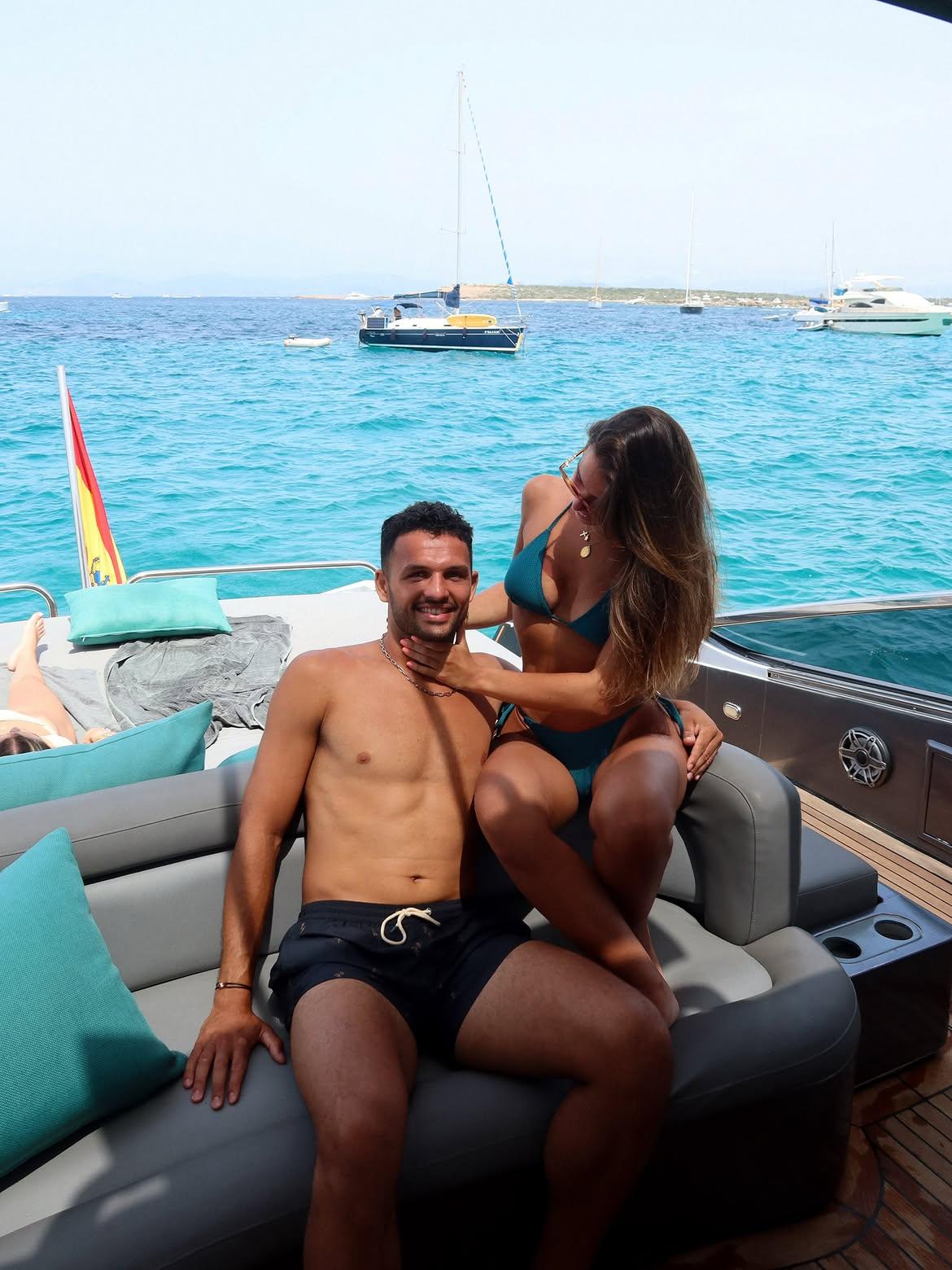 Gonçalo Ramos e a noiva Margarida nas Ilhas Baleares, em Espanha (Foto: Instagram/maguigas)