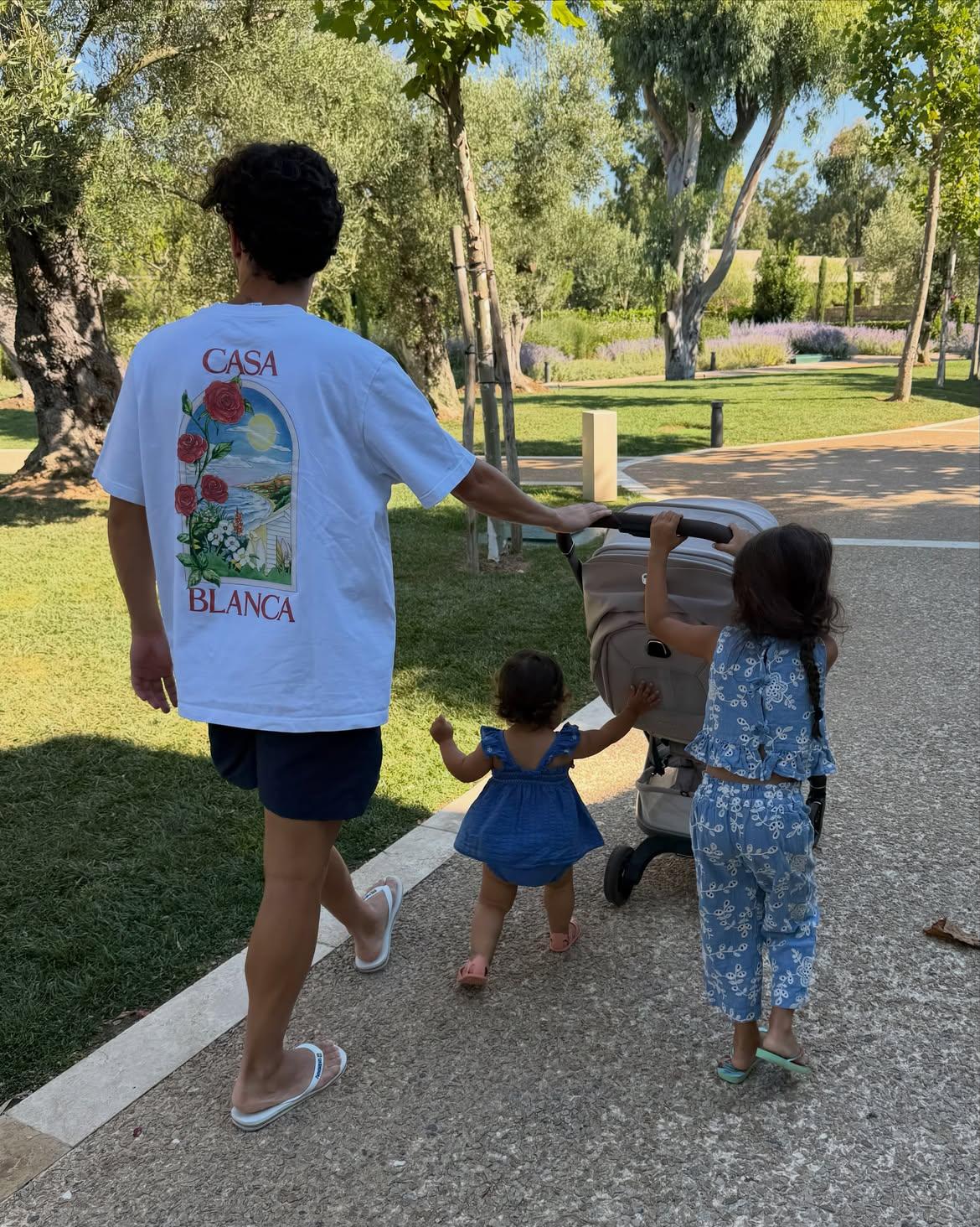 Vitinha com as filhas Mafalda e Madalena na Grécia (Foto: Vitinha/Instagram)