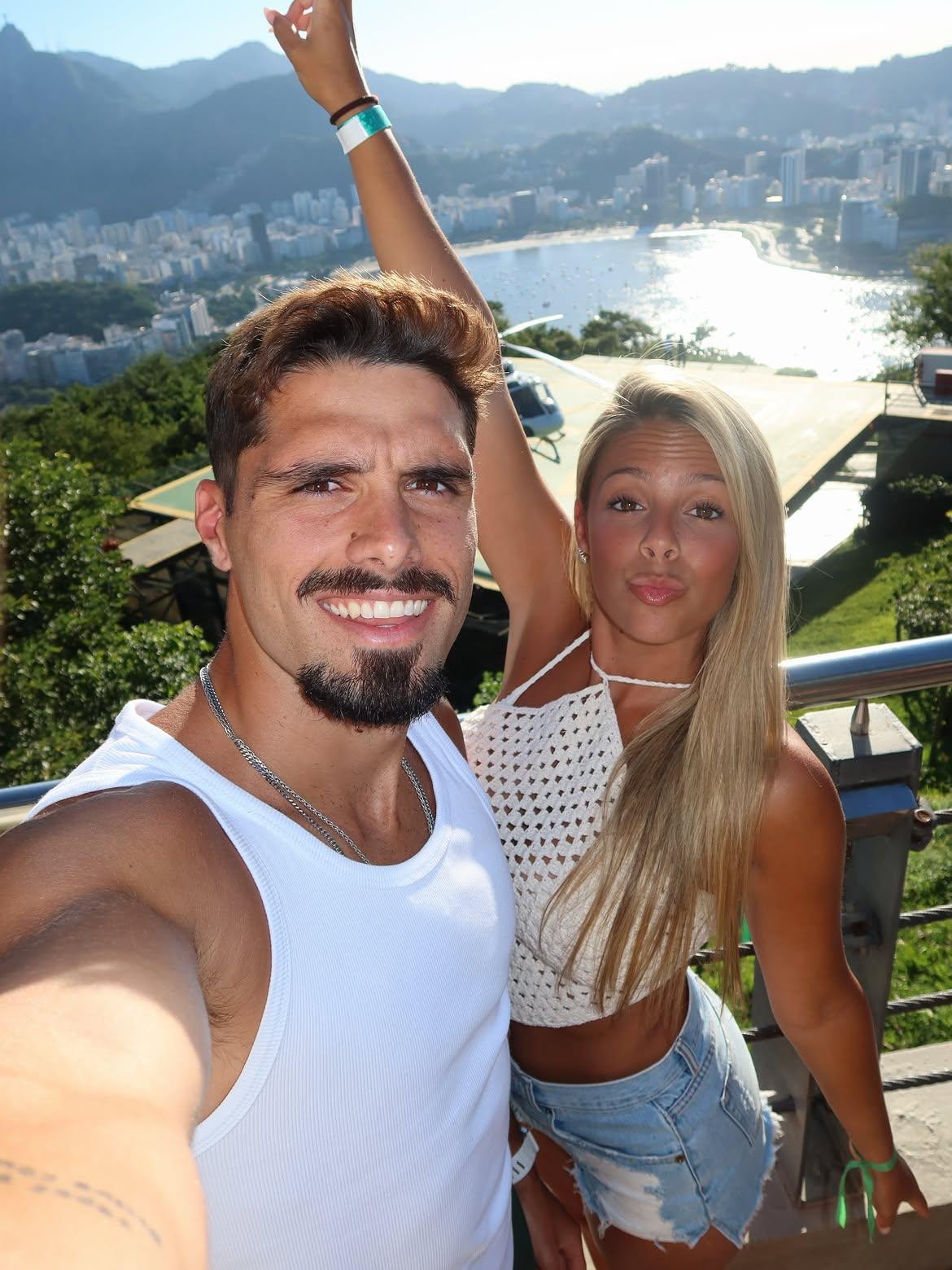 Carolina Silva esteve com Pedro Neto no Rio de Janeiro (Foto: carolina.csilva/Instagram)