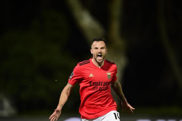 Seferovic , antigo ponta de lança do Benfica (foto: Sérgio Miguel Nunes)
