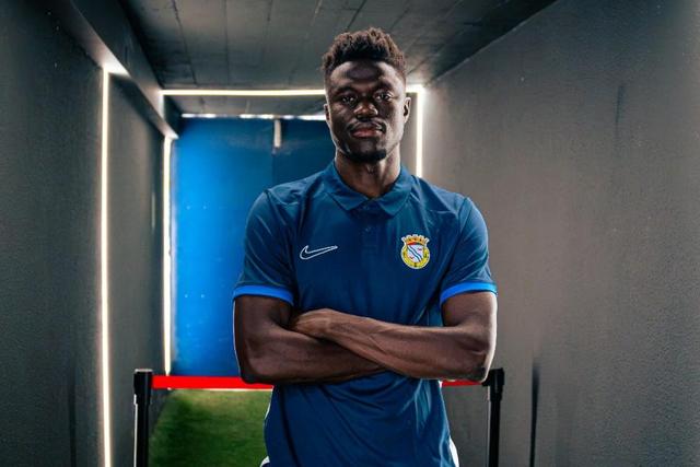 Yaya Bojang chega ao Alverca depois de ter representado os dinamarqueses do Odense — Foto: Alverca