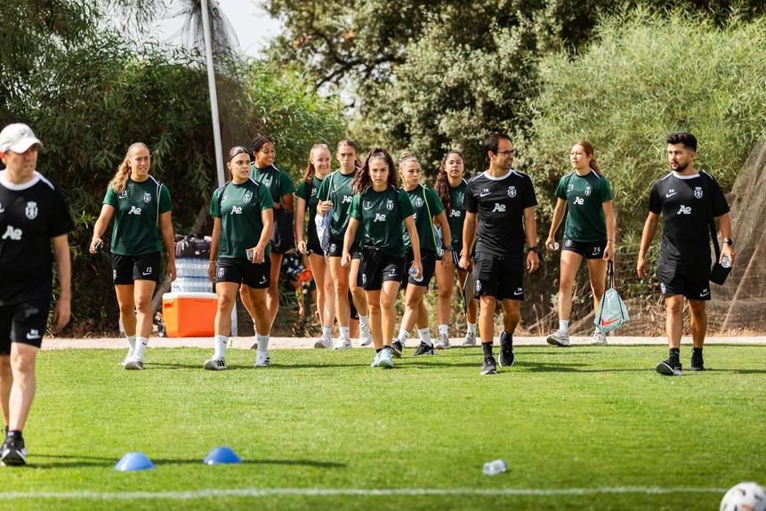 Treino da equipa feminina do Sporting no Algarve (Foto: Sporting)