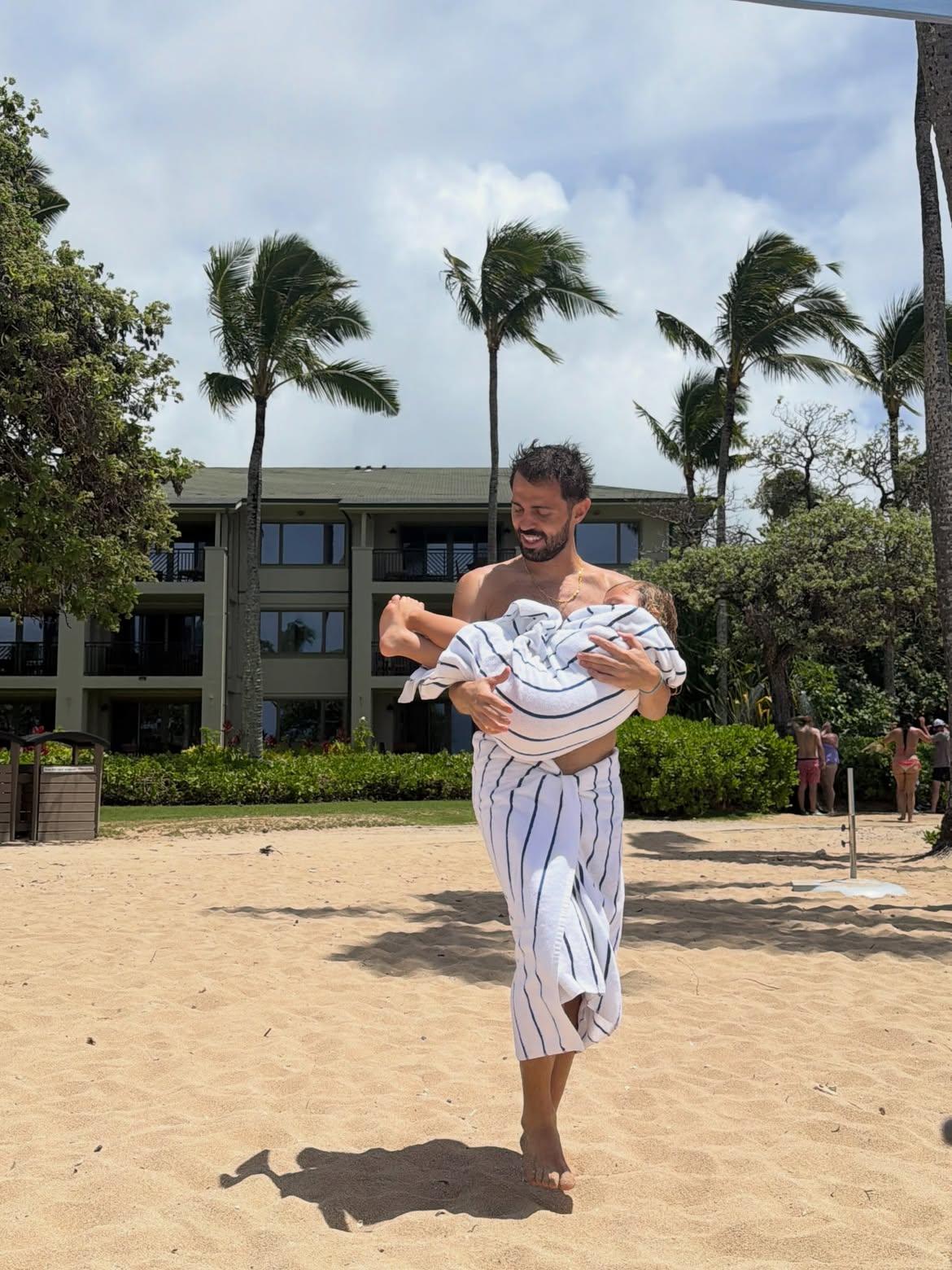 Bernardo Silva e a família em Honolulu, no Hawaii (Foto: Ines Degener Tomaz/Instagram)