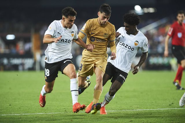 Valência pronto para ouvir propostas por dois portugueses