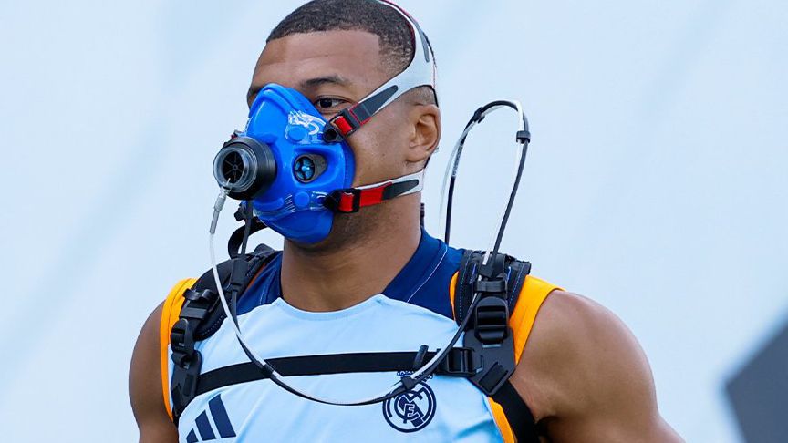 Fotos: Mbappé e o regresso da máscara