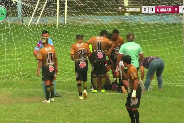 Jogador expulso por urinar durante o jogo