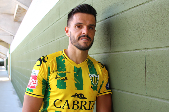 Tondela oficializa a contratação de Talocha