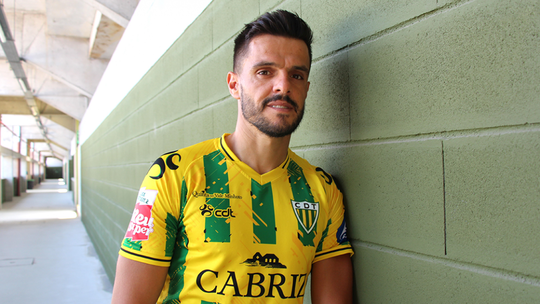 Tondela oficializa a contratação de Talocha