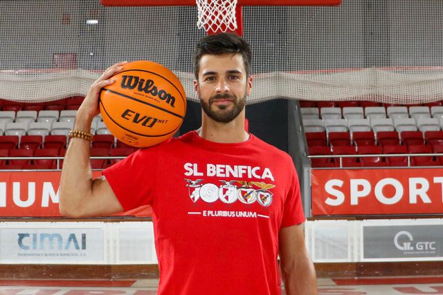 Oficial: José Barbosa renova pelo Benfica