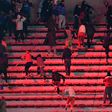 Cenas lamentáveis de violência levaram ao cancelamento do jogo (IMAGO)