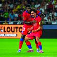 Nuno Mendes festeja com Vitinha o golo da vitória do PSG em Nantes na jornada inaugural da Ligue 1. O primeiro fez a assistência para o segundo dar os três pontos aos parisienses