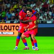 Nuno Mendes festeja com Vitinha o golo da vitória do PSG em Nantes na jornada inaugural da Ligue 1. O primeiro fez a assistência para o segundo dar os três pontos aos parisienses