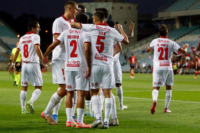 Lincoln Red Imps-SC Braga: minhotos golearam sem muito esforço