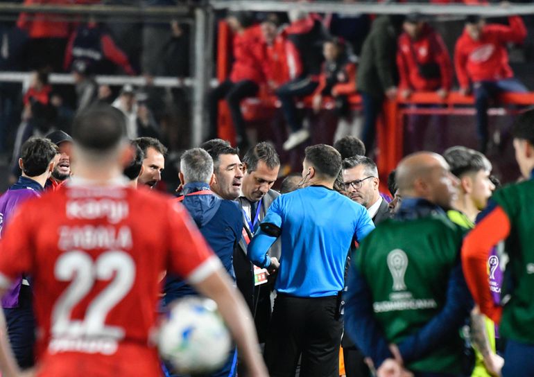 Distrúrbios no Independiente-Universidad de Chile