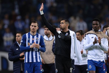 Toni Martínez ao lado de Diogo Costa em março de 2023, após o jogo do FC Porto com o Inter, para a Liga dos Campeões (foto: IMAGO)