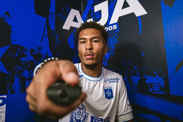 «Namaso? Vai jogar a 10 e marcar golos como um 9»