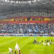 A tarja exibida pelos ultras marselheses antes do encontro com o Estrasburgo - Foto: @GradaBpro/X