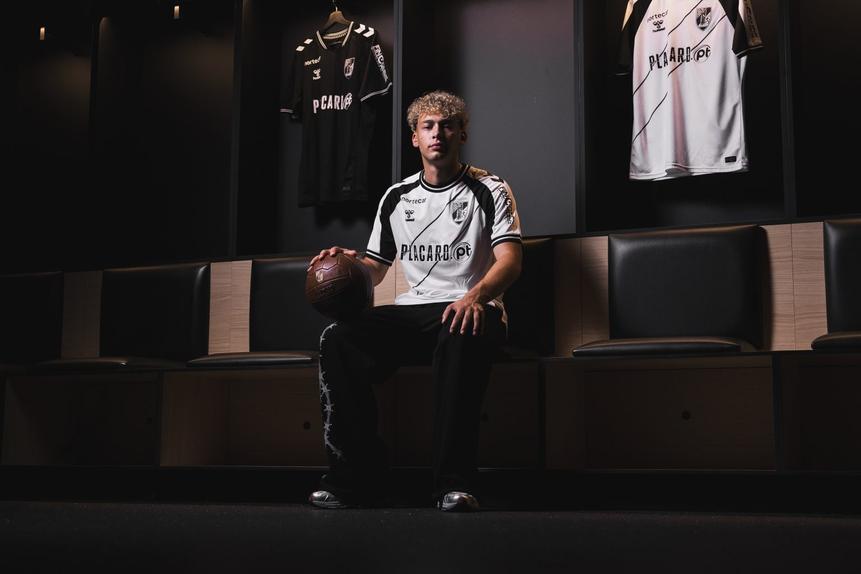 Victor Andersson assinou pelos vimaranenses um contrato válido por quatro anos - Foto: Vitória SC