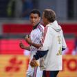 Jamal Musiala após desmaiar com o Heidenheim
