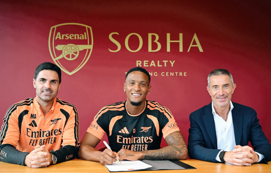 Konsa oficializado pelo Arsenal