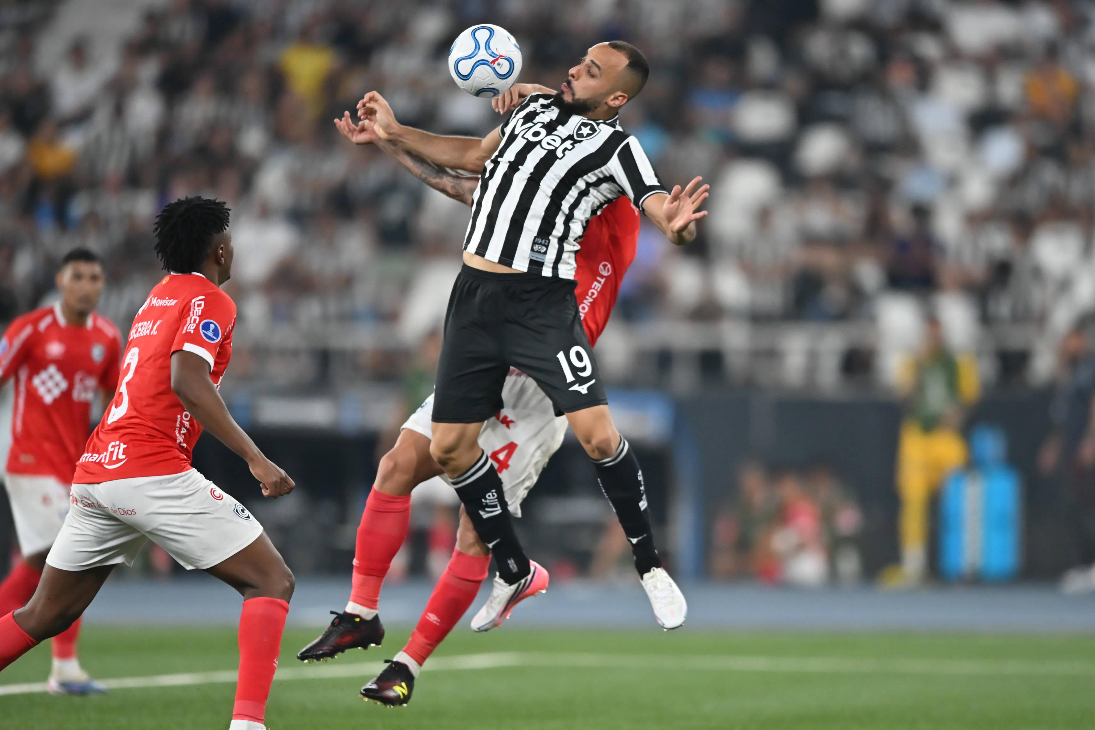 Arthur Cabral no Botafogo-Cienciano (IMAGO)
