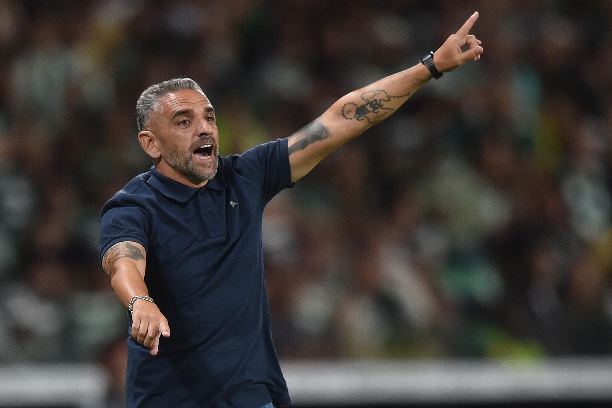 Rui Borges pediu uma melhoria à equipa no jogo frente ao Alverca (Foto Miguel Nunes)