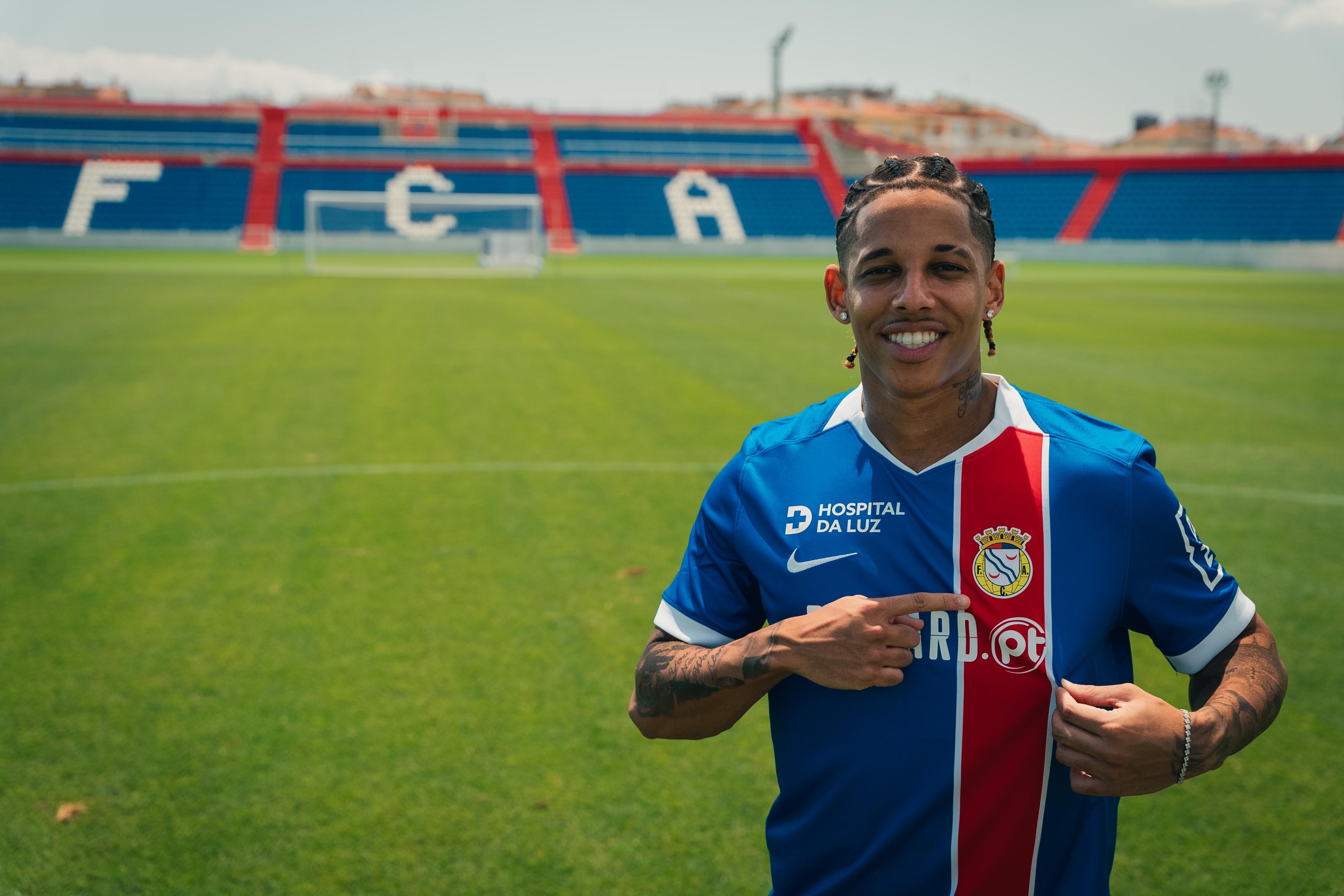 André Vidigal, que representava os ingleses do Wycombe, está de regresso a Portugal e é reforço do Alverca — Foto: Alverca
