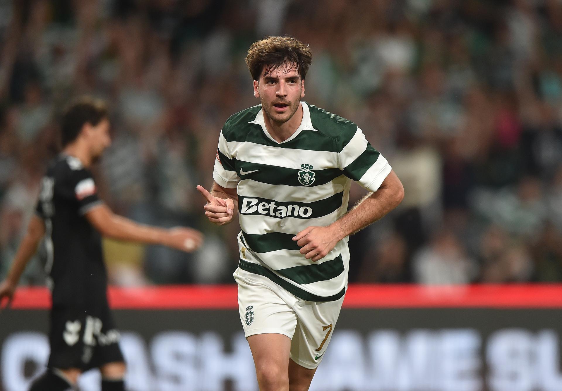 Fotis Ioannidis está em dúvida por problema físico e decisão só vai ser tomada antes do jogo, diz Rui Borges. Luis Suárez poderá ser titular pela primeira vez esta época - Foto: Miguel Nunes