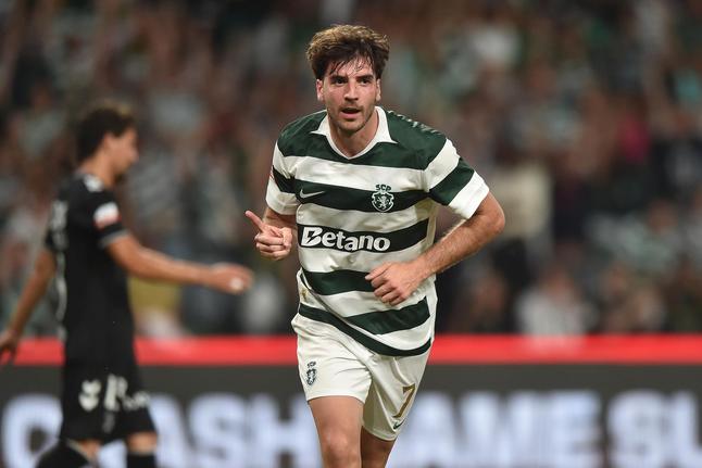 Fotis Ioannidis está em dúvida por problema físico e decisão só vai ser tomada antes do jogo, diz Rui Borges. Luis Suárez poderá ser titular pela primeira vez esta época - Foto: Miguel Nunes