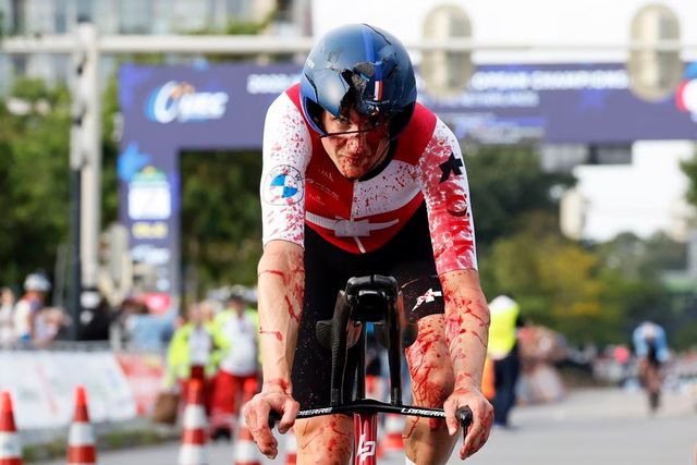 Vídeo: fim da temporada para Stefan Kung após queda nos Europeus