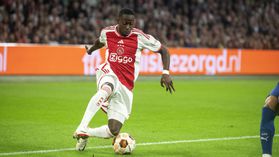Carlos Borges marca e assiste no empate louco entre Ajax e Marselha