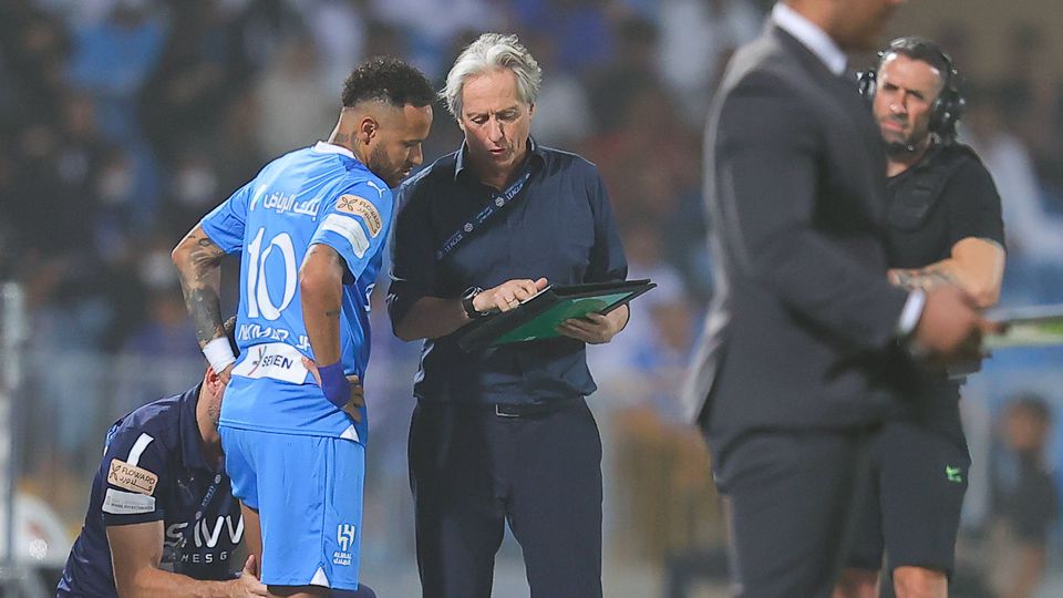 Neymar desmente que tenha pedido demissão de Jesus: «Parem com isso»