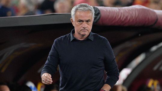 Mourinho perde Renato mas Roma vence na Moldávia